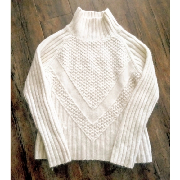 Banana Republic Sweaters - 🌻🍁Banana Republic Soft Wool Sweater